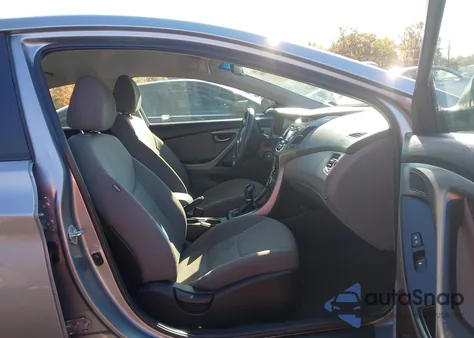 2015 Hyundai Elantra Se z USA, uszkodzony, nr VIN 5NPDH4AE2FH598843